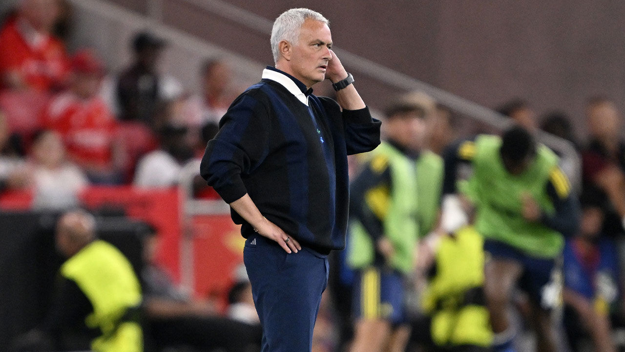 Mourinho'nun kazağı g&uuml;ndem oldu! Fiyatı ortaya &ccedil;ıktı - 1. Resim