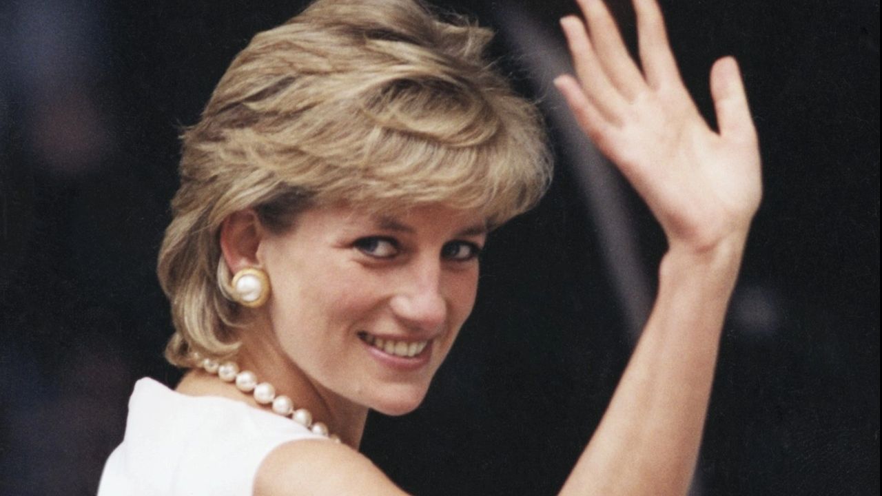 Yüzlerce yıl saklı kalacaktı! Prenses Diana'nın zaman kapsülü erken açıldı, 34 yıllık sır gün yüzüne çıktı Yüzlerce yıl saklı kalacaktı! Prenses Diana'nın zaman kapsülü erken açıldı, 34 yıllık sır gün yüzüne çıktı