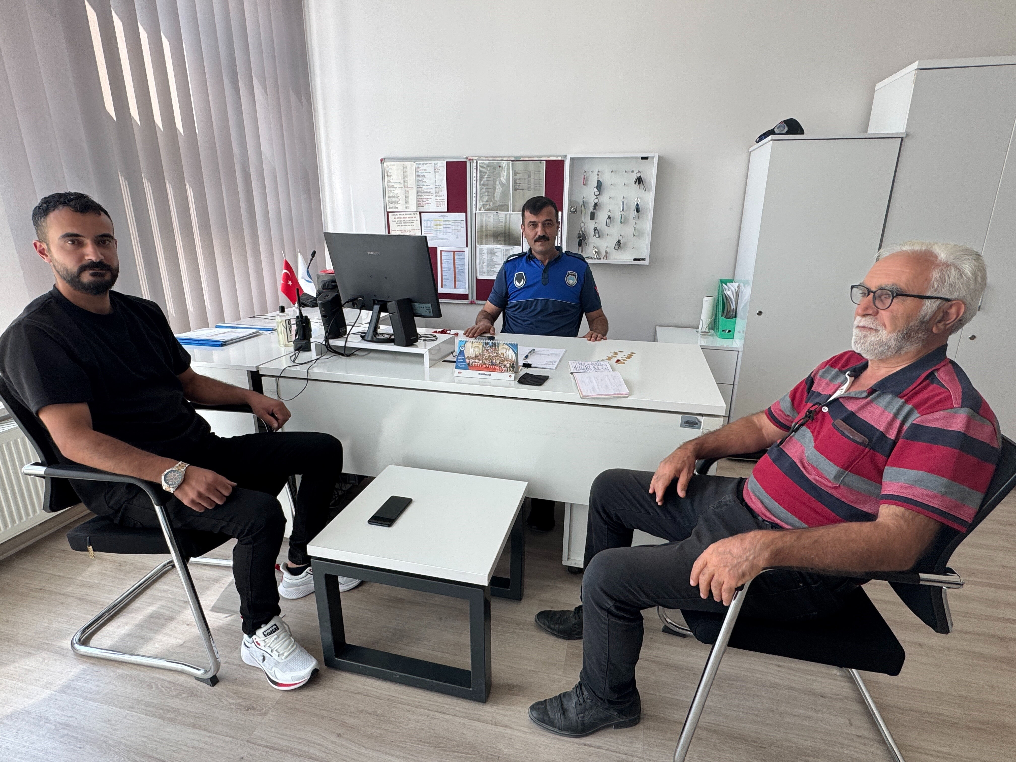 10 çeyrek, 2 ata ve 1 tam altın buldu, sahibine teslim etti! 