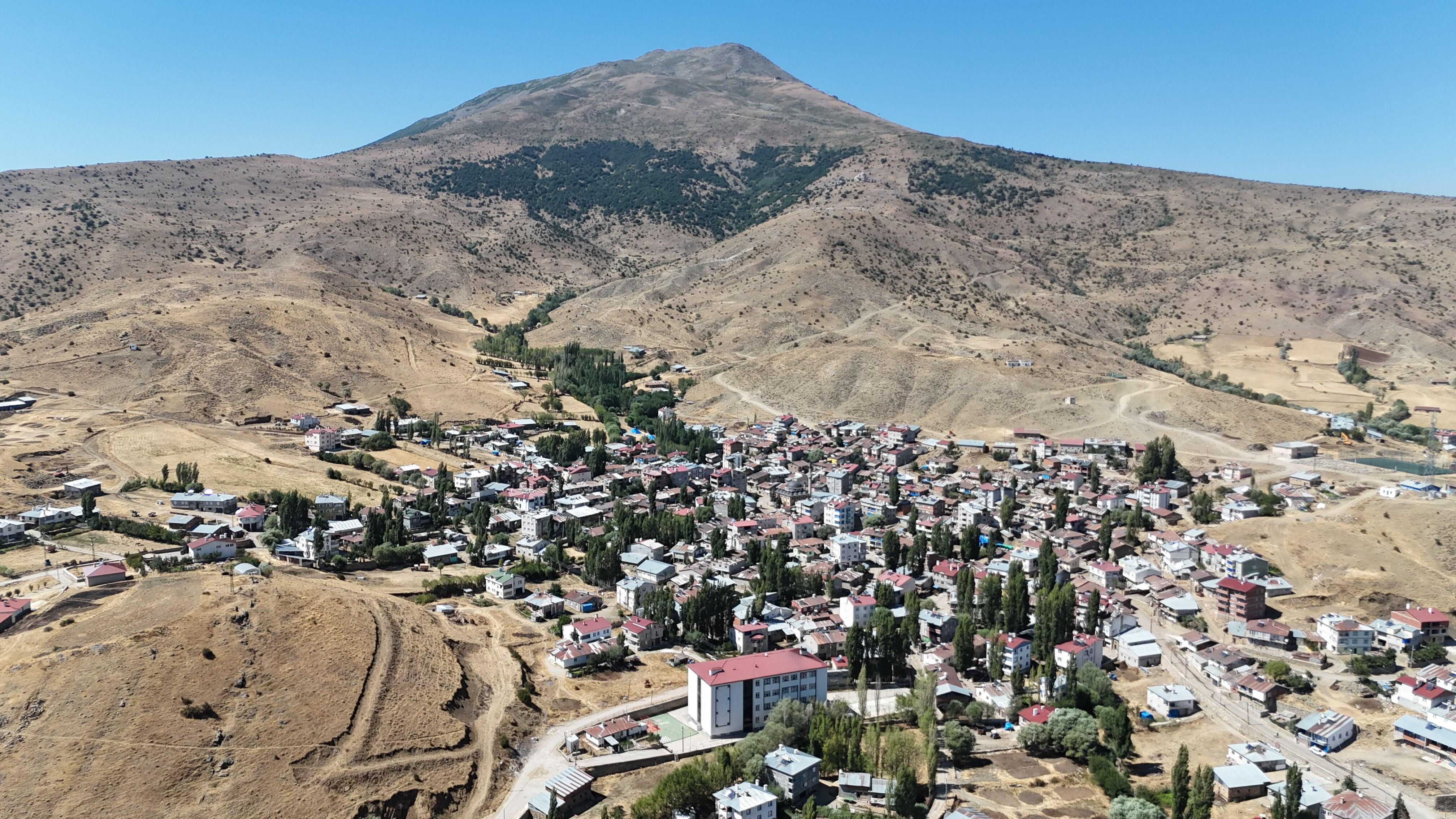 12 yıllık beklenti gerçek oldu! Köyde 7'den 70'e herkes havalara uçuyor: Mutluluktan 15 gündür uyku uyuyamıyoruz - 1. Resim