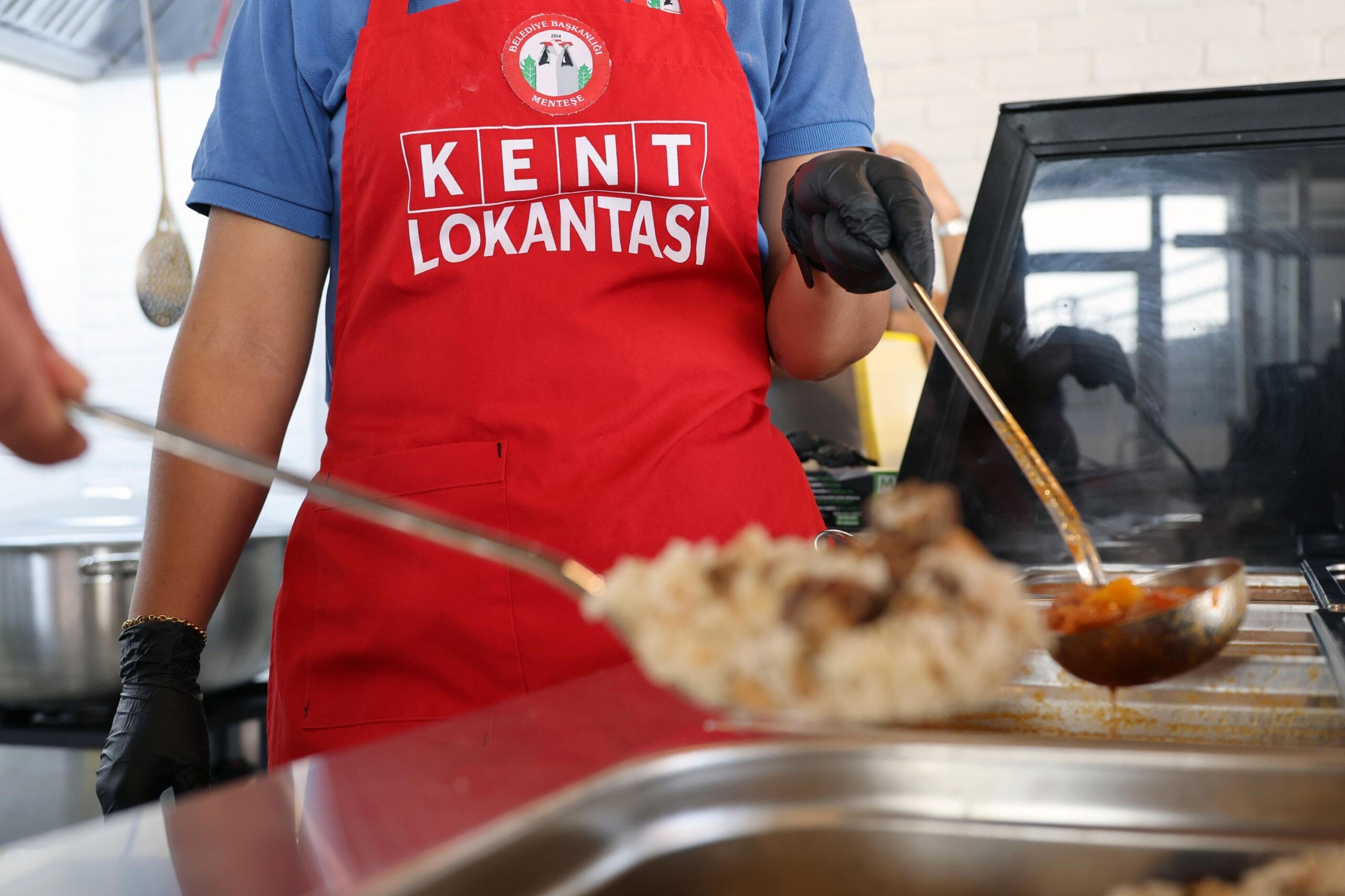 4 &ccedil;eşit yemek 120 TL! Bir belediye daha Kent Lokantası a&ccedil;tı, vatandaşlardan yoğun ilgi - 2. Resim