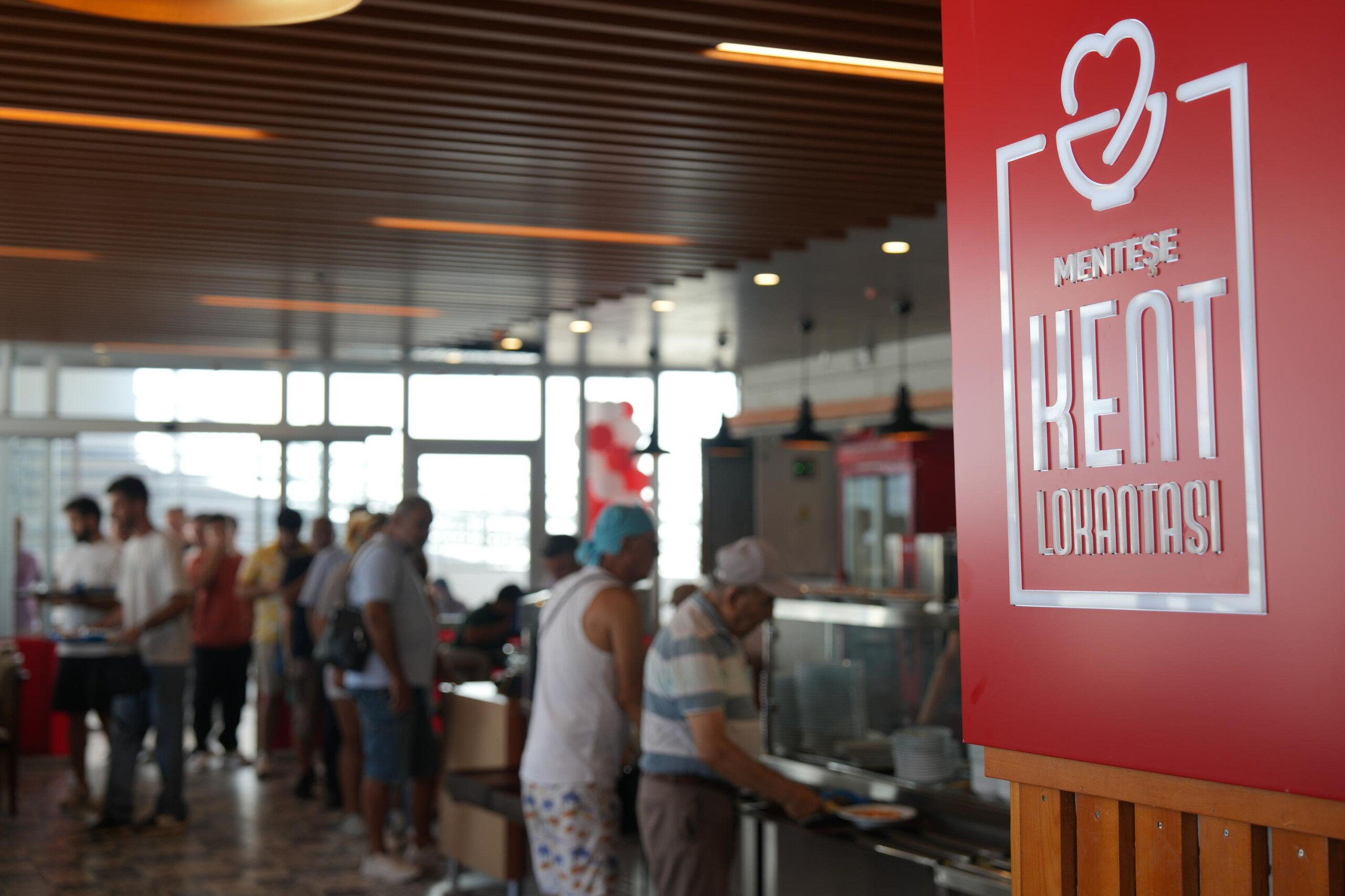 4 &ccedil;eşit yemek 120 TL! Bir belediye daha Kent Lokantası a&ccedil;tı, vatandaşlardan yoğun ilgi - 1. Resim