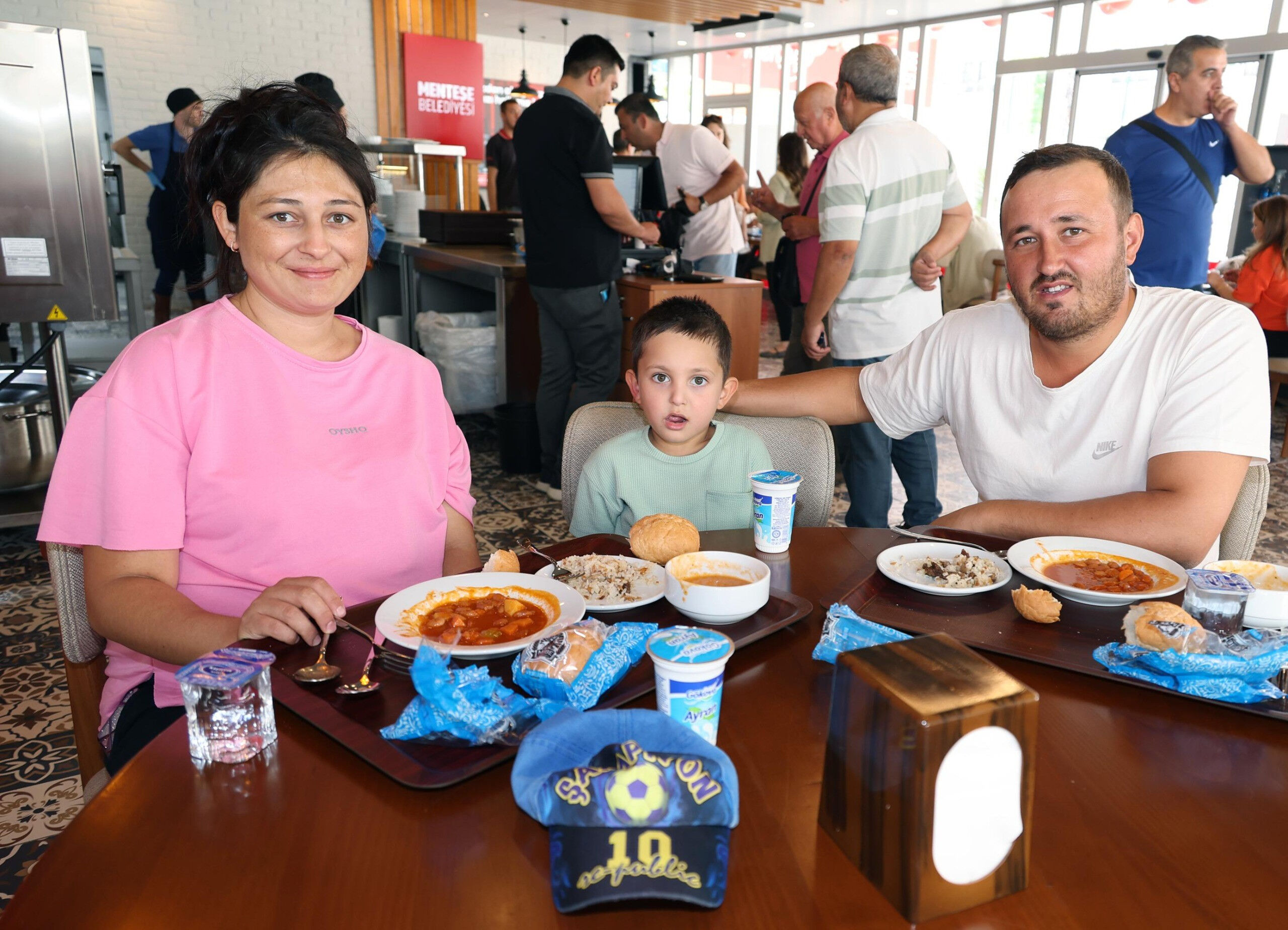 4 &ccedil;eşit yemek 120 TL! Bir belediye daha Kent Lokantası a&ccedil;tı, vatandaşlardan yoğun ilgi - 3. Resim