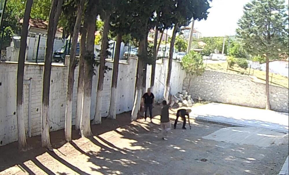 CHP'li Belediye Başkanı zabıtaları sopayla d&ouml;vd&uuml; iddiası - 2. Resim