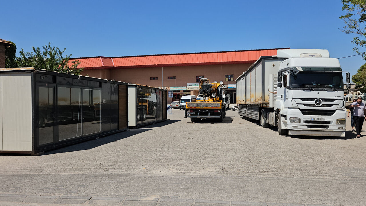 Depremin vurduğu Sındırgı'da ticaret yeniden canlanacak! Konteyner çarşı kurulumu için düğmeye basıldı - 2. Resim