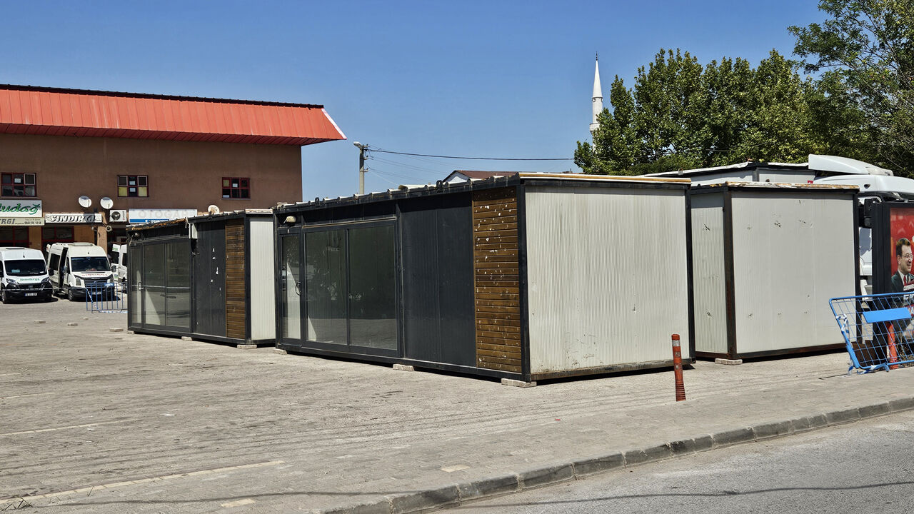 Depremin vurduğu Sındırgı'da ticaret yeniden canlanacak! Konteyner çarşı kurulumu için düğmeye basıldı - 1. Resim