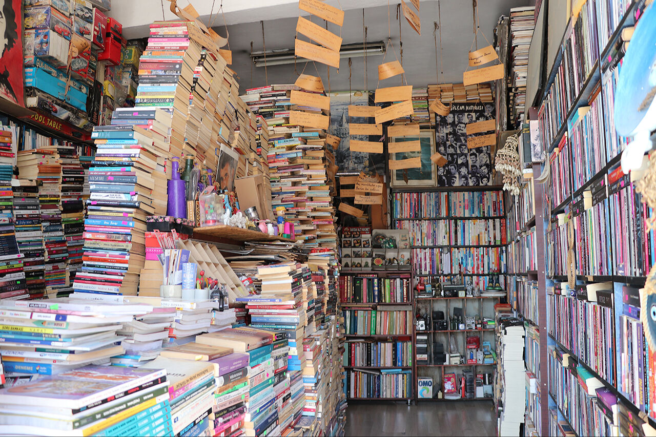 D&uuml;kkanı zaman t&uuml;neline d&ouml;n&uuml;şt&uuml;! 10 bin par&ccedil;alık oyuncak koleksiyonu g&ouml;renleri hayran bırakıyor - 6. Resim