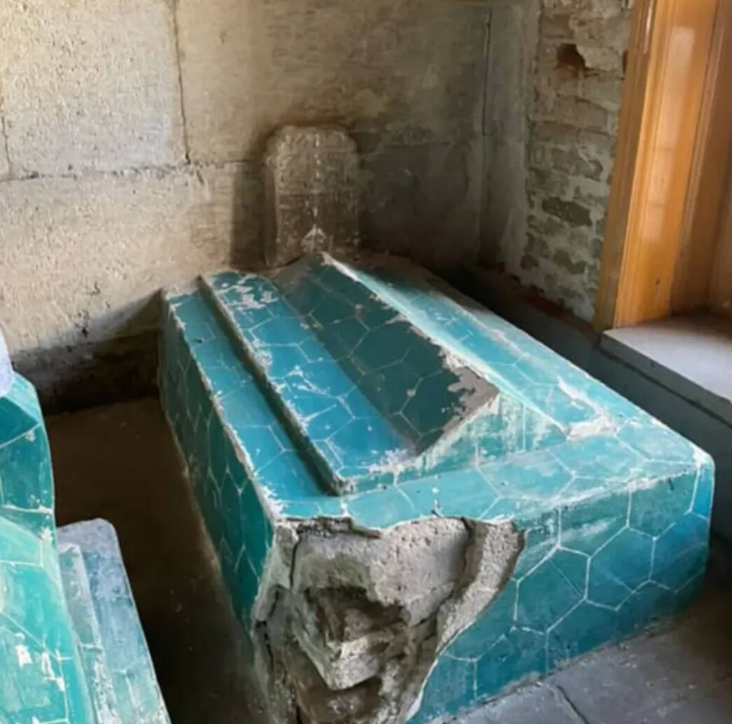 Selçuklu Sultanı 1. İzzettin Keykavus'un türbesindeki bakımsızlık tepki çekti - 2. Resim