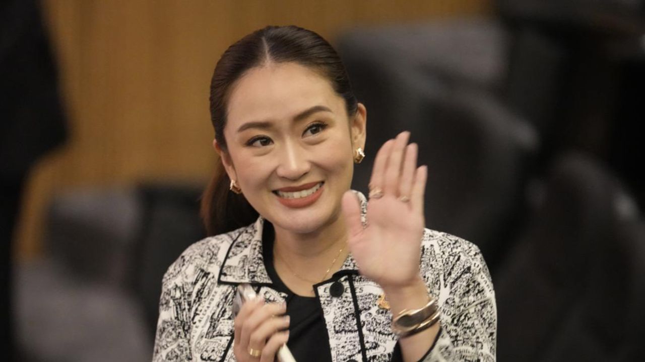 Tayland Başbakanı Shinawatra sızdırılan telefon görüşmesi nedeniyle görevden alındı Tayland Başbakanı Shinawatra sızdırılan telefon görüşmesi nedeniyle görevden alındı
