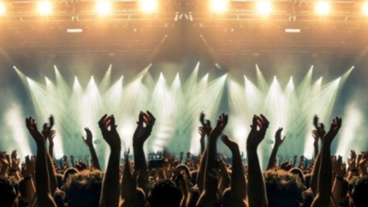 30 Ağustos ücretsiz İzmir konseri: Bugün İzmir&#039;de konserler nerede, saat kaçta? Sefo, Edis, Ali Altay...