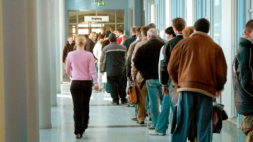 Almanya’nın kara sonbaharı: İşsizler ordusu sokağa taştı - 1. Resim