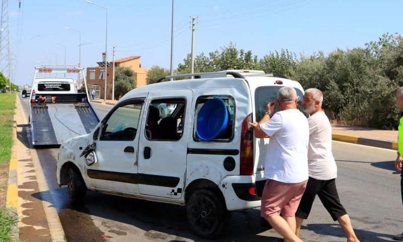 Antalya’da feci kaza! Yan yatan araçtan 4 kişi de yara almadan çıktı - 3. Resim