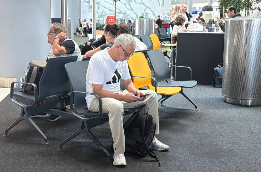 Binlerce kişi karşılamıştı! Jose Mourinho, İstanbul'dan böyle ayrıldı - 3. Resim