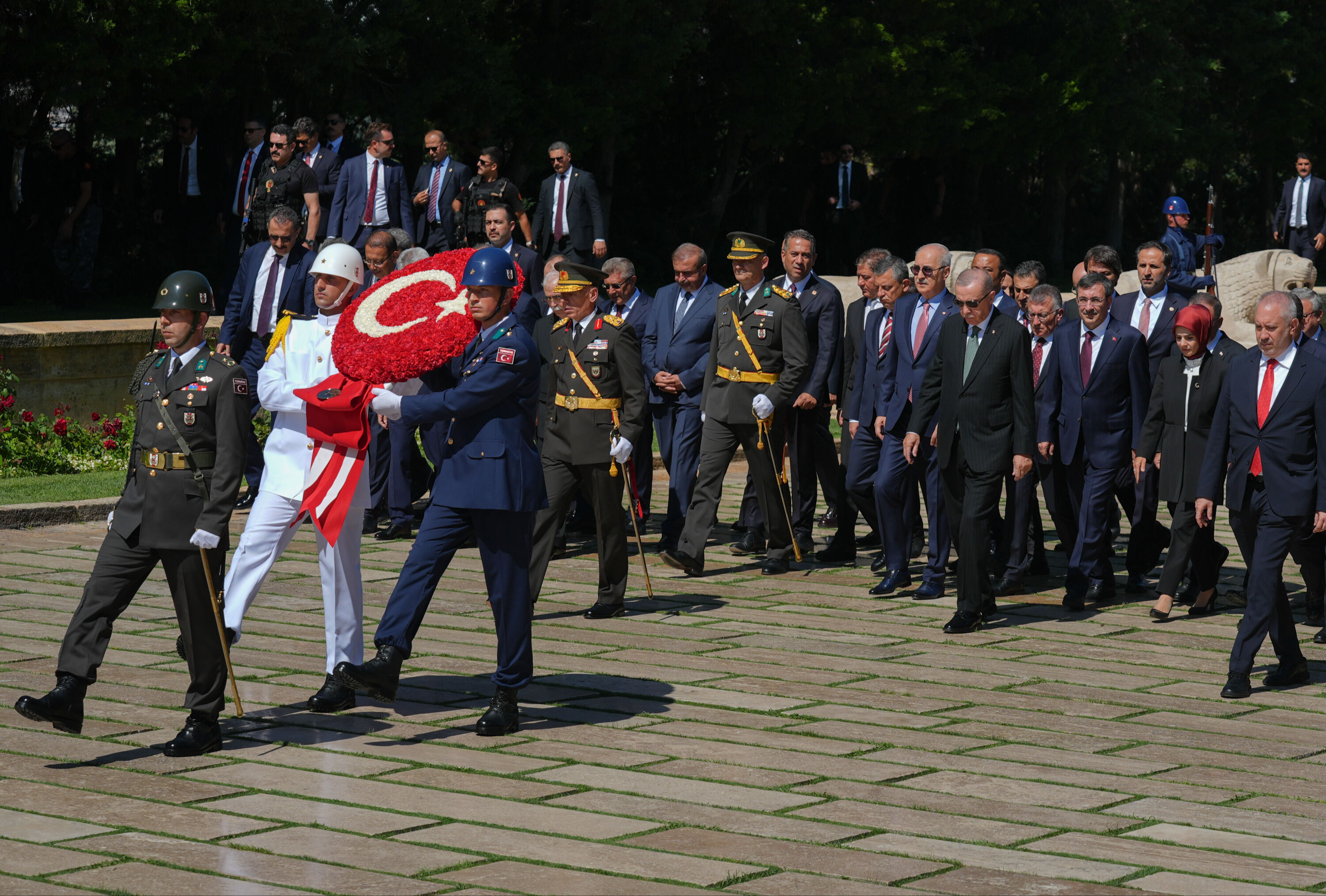Cumhurbaşkanı Erdoğan'dan Anıtkabir'de dikkat çeken mesaj: 100 yıl sonrada sinsi hesaplar peşindeler - 1. Resim