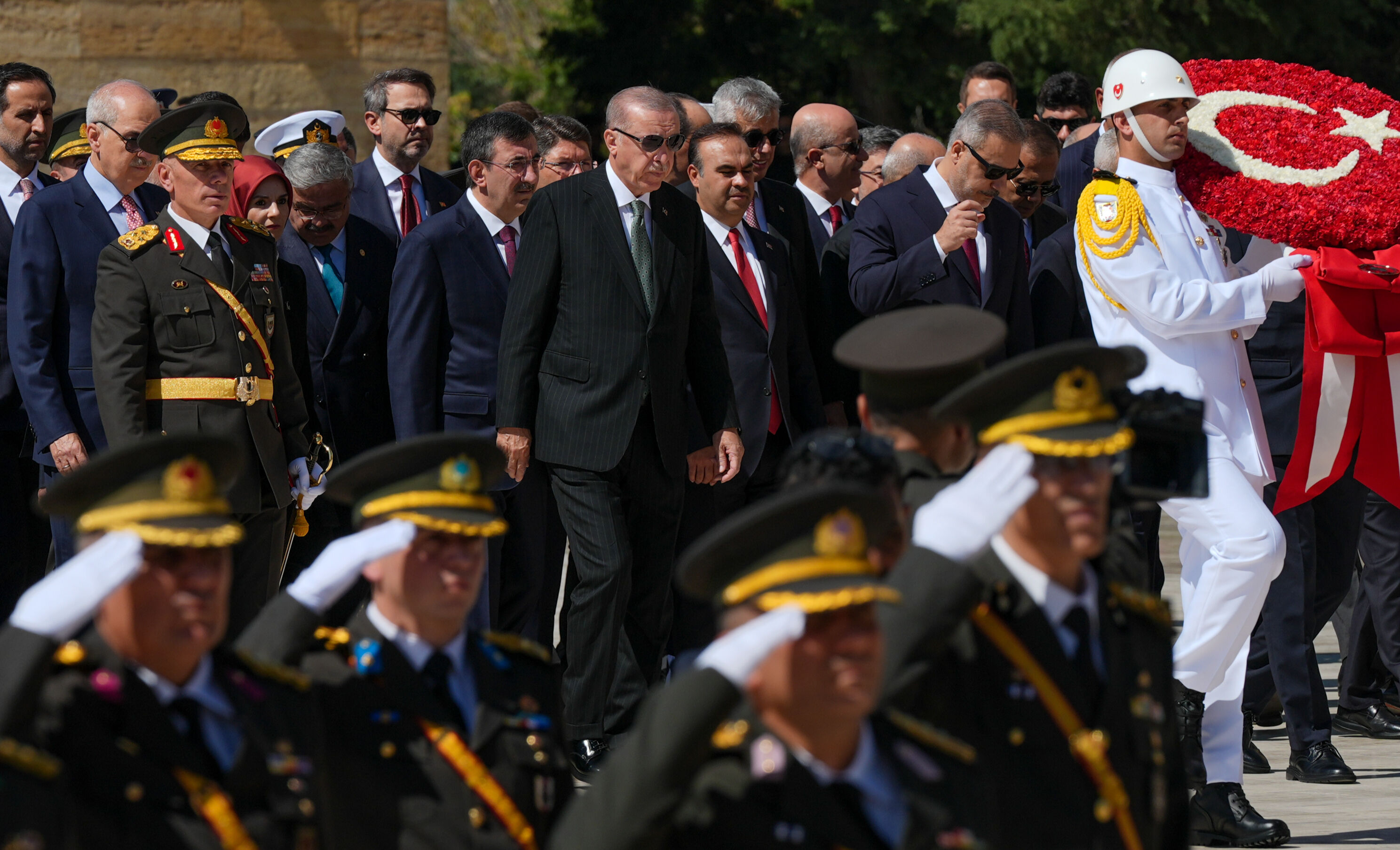Cumhurbaşkanı Erdoğan'dan Anıtkabir'de dikkat çeken mesaj: 100 yıl sonrada sinsi hesaplar peşindeler - 2. Resim