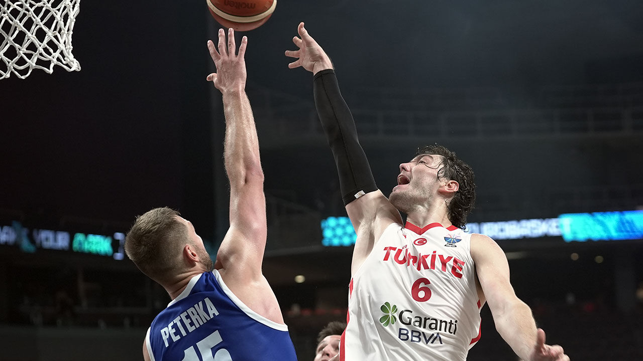 Devire devire! 12 Dev Adam, Letonya'dan sonra &Ccedil;ekya'ya da fark attı - 1. Resim