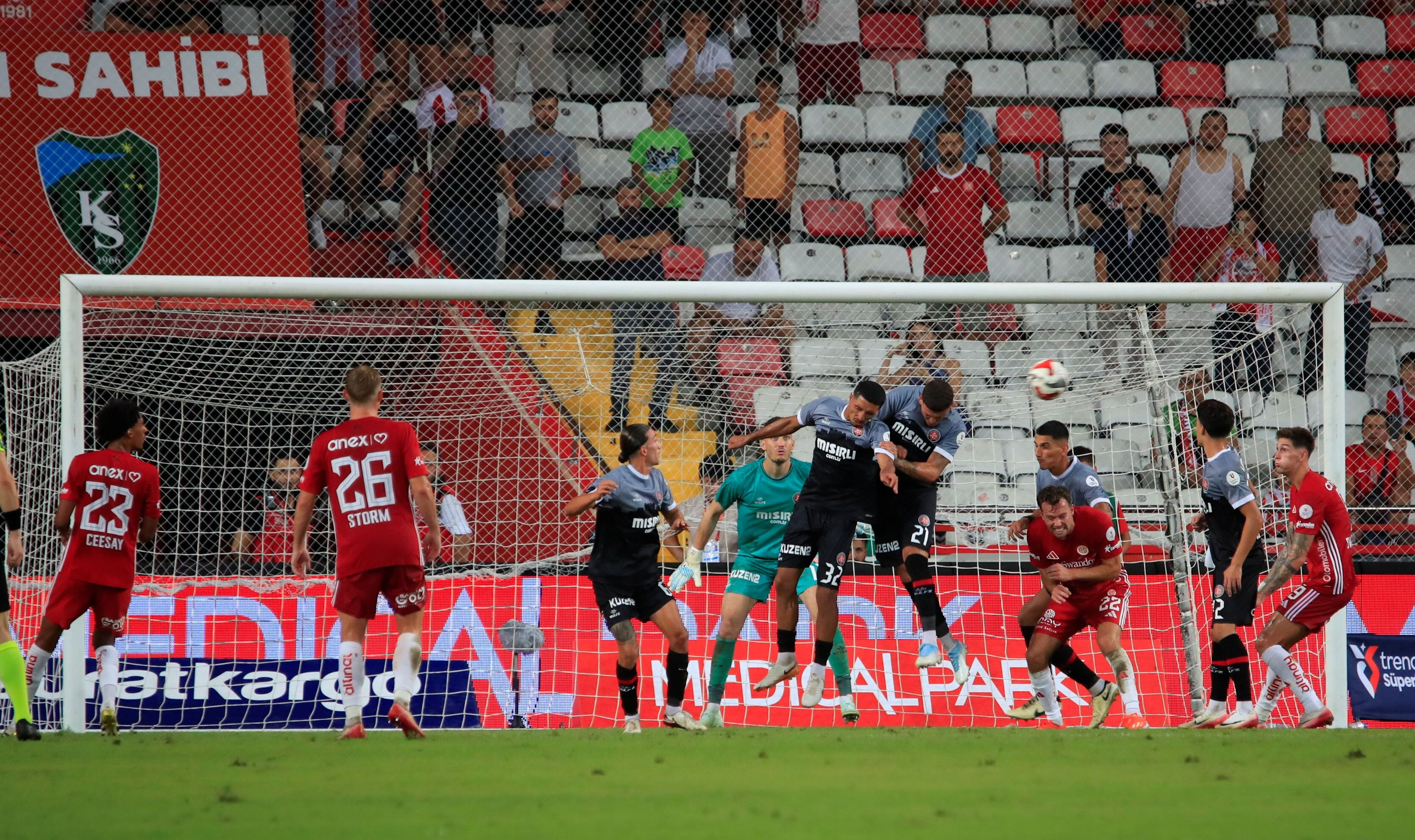 Galibiyet 90+3'te geldi! Fatih Karagümrük, Antalyaspor deplasmanından 3 puanla döndü - 3. Resim