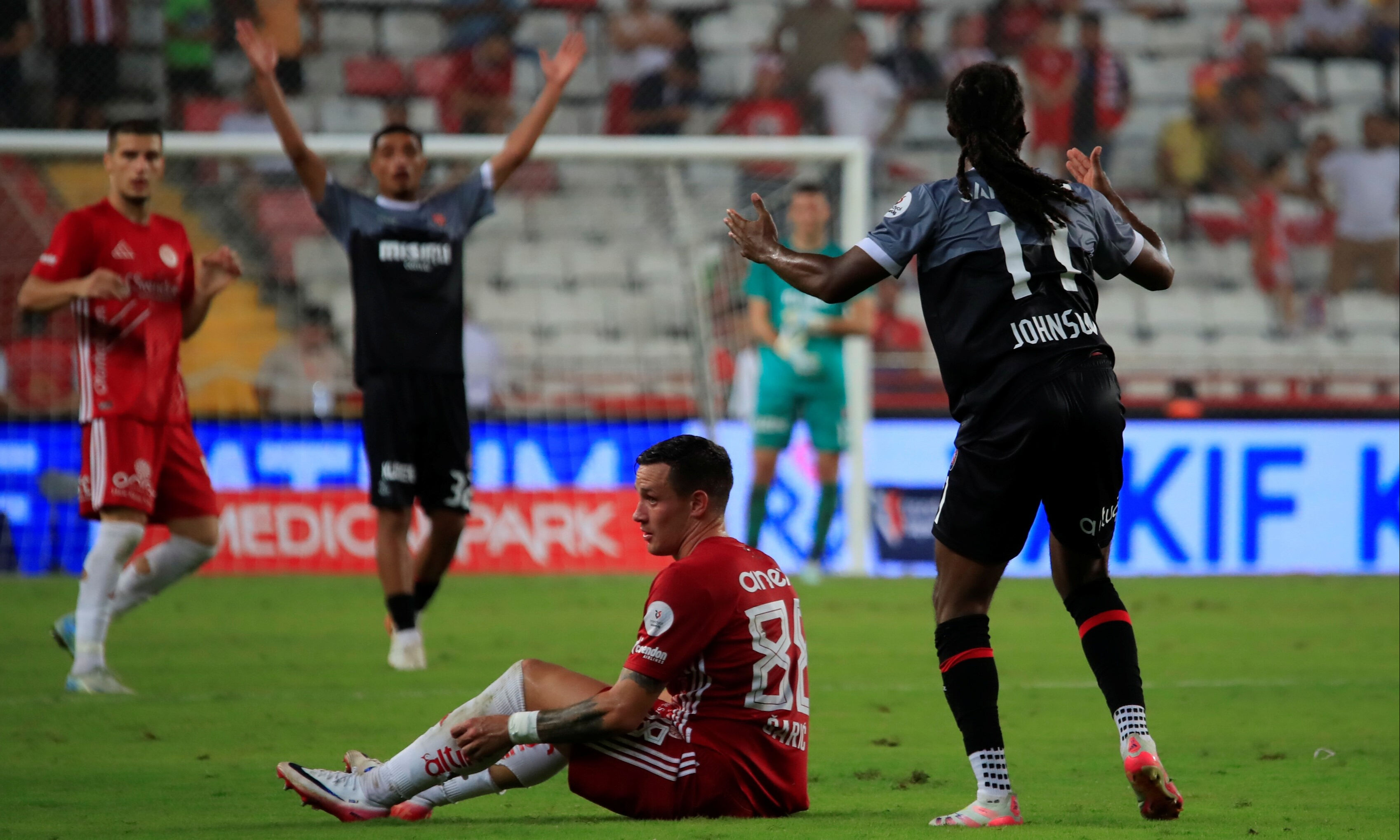 Galibiyet 90+3'te geldi! Fatih Karagümrük, Antalyaspor deplasmanından 3 puanla döndü - 4. Resim