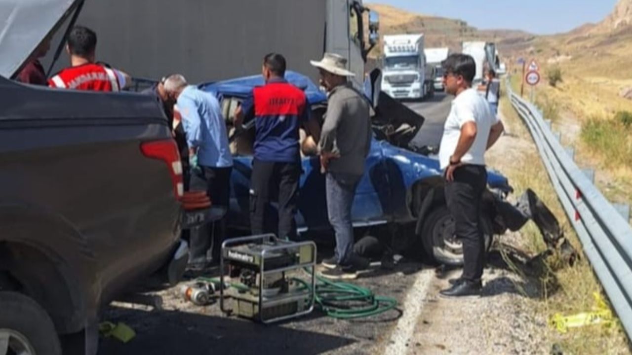 Hakkari-Van karayolunda feci kaza! Çok sayıda ölü ve yaralı var - 3. Sayfa
