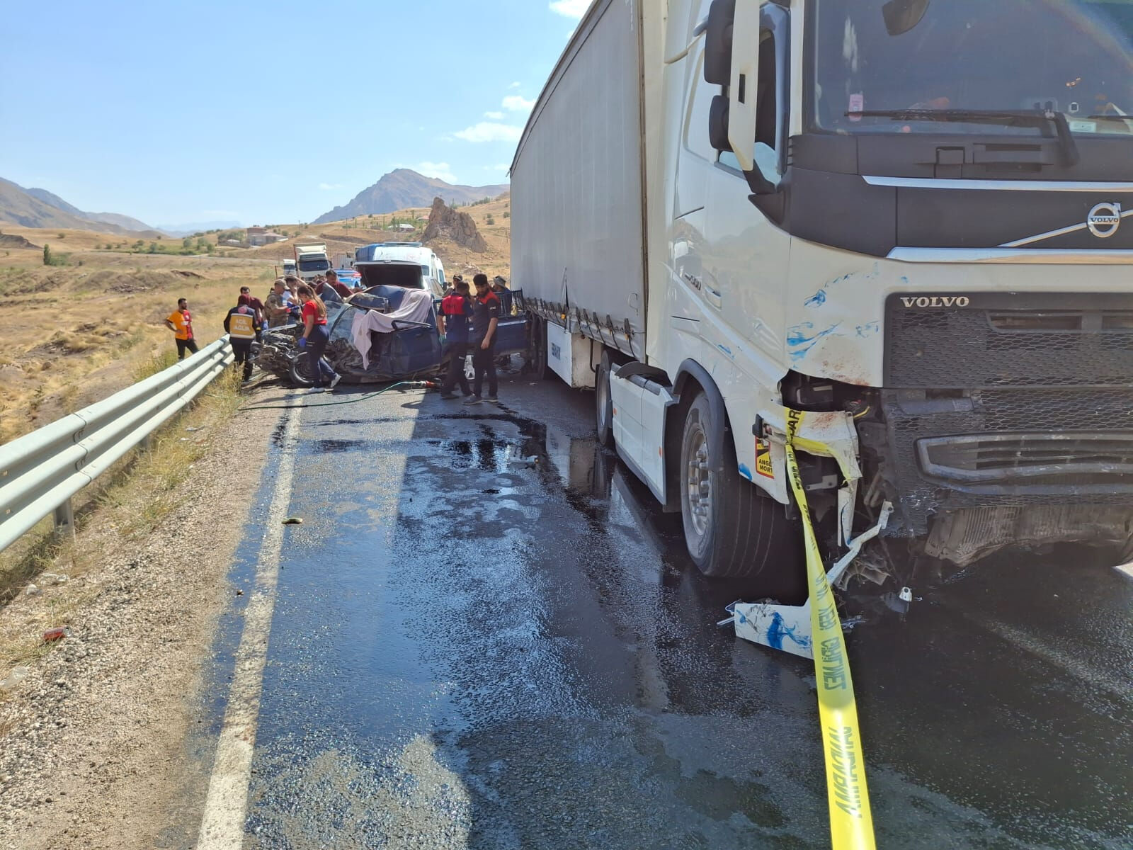 Hakkari-Van karayolunda feci kaza! Çok sayıda ölü ve yaralı var - 1. Resim