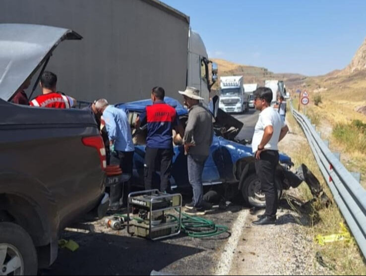 Hakkari-Van karayolunda feci kaza! Çok sayıda ölü ve yaralı var - 2. Resim