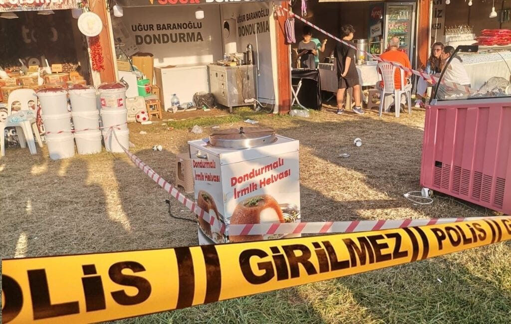 İstanbul'da festivalde feci olay! Elektrik akımına kapılan genç can verdi - 2. Resim