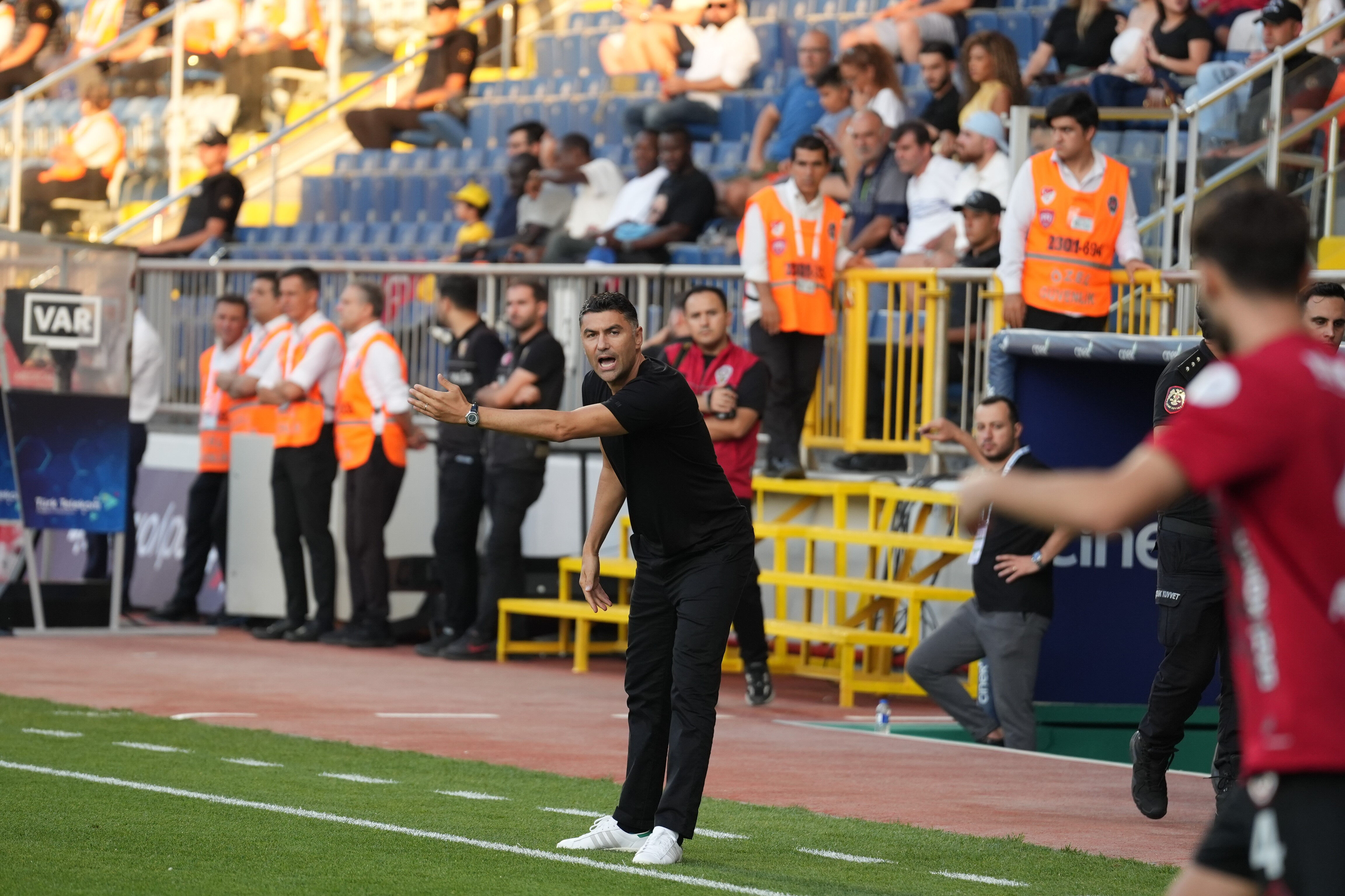 Süper Lig'de 5 gollü maçın galibi belli oldu! Burak Yılmaz ve Shota'dan ilk açıklamalar - 3. Resim