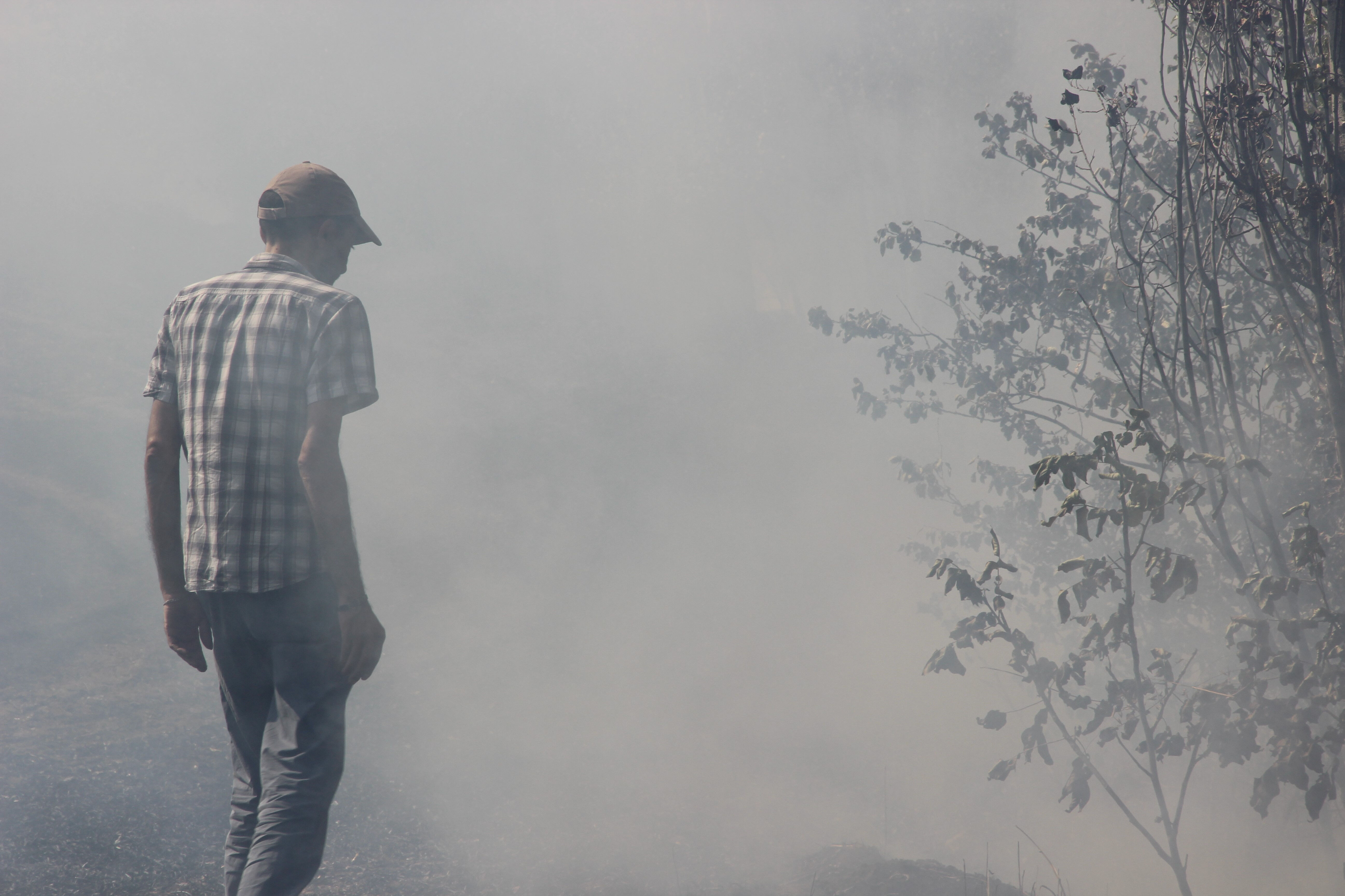 Tarlası bir anda alev aldı! Yangını söndürmeye çalışırken yaralandı - 2. Resim