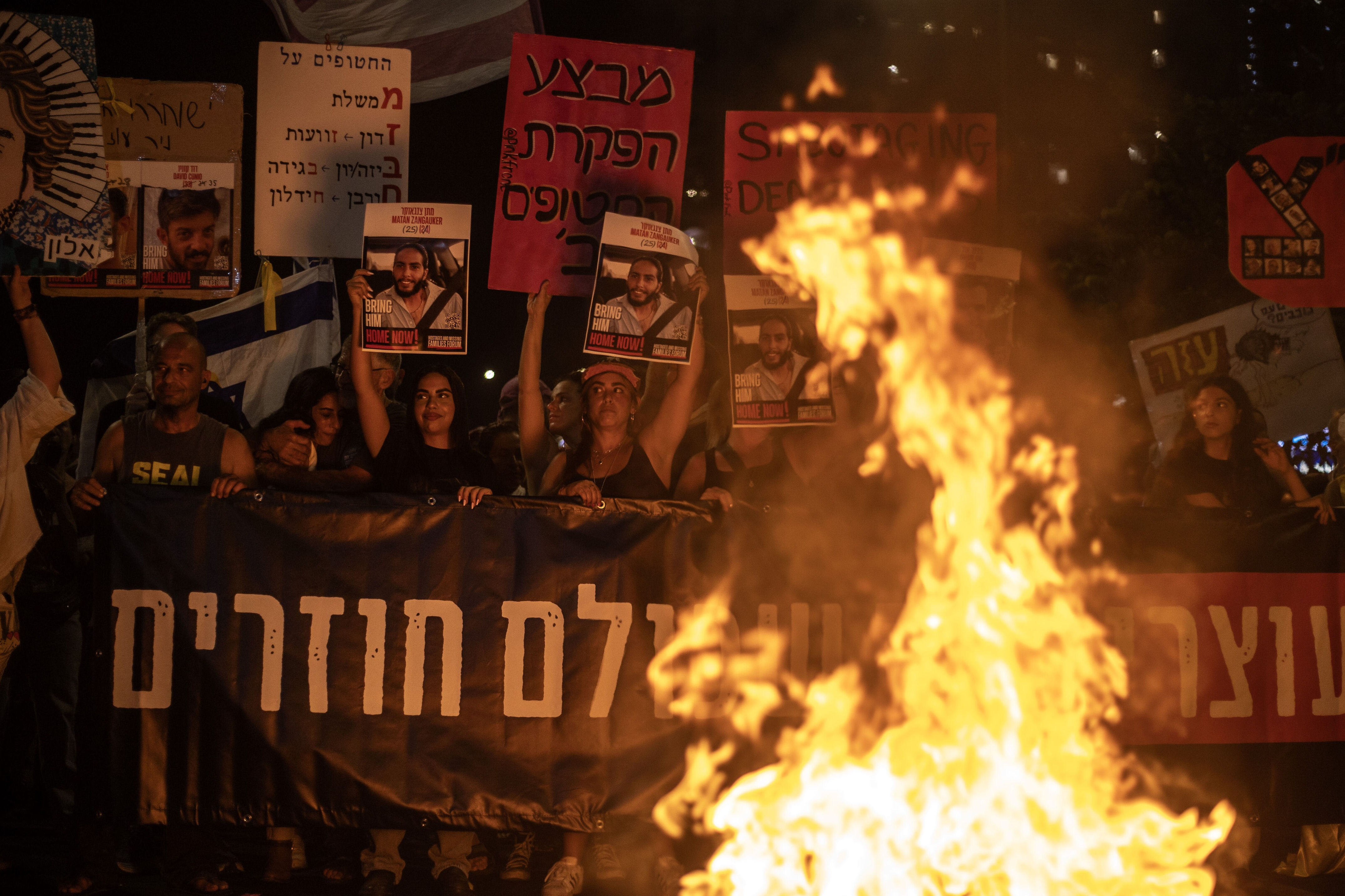 Tel Aviv'de binler hükümete karşı sokağa indi! "Yargı önüne çıkacaklar" - 1. Resim