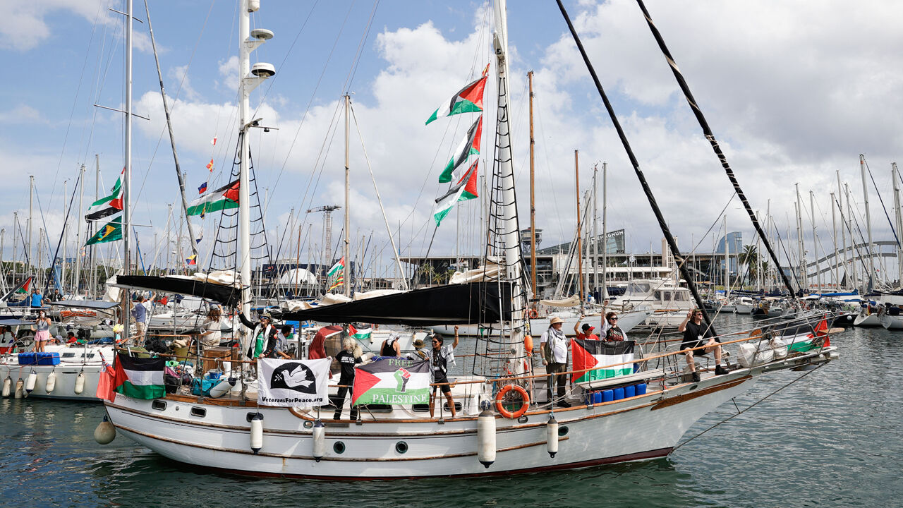 Akdeniz'de onlarca tekne Gazze i&ccedil;in yola &ccedil;ıktı! Tek bir hedefleri var - 6. Resim
