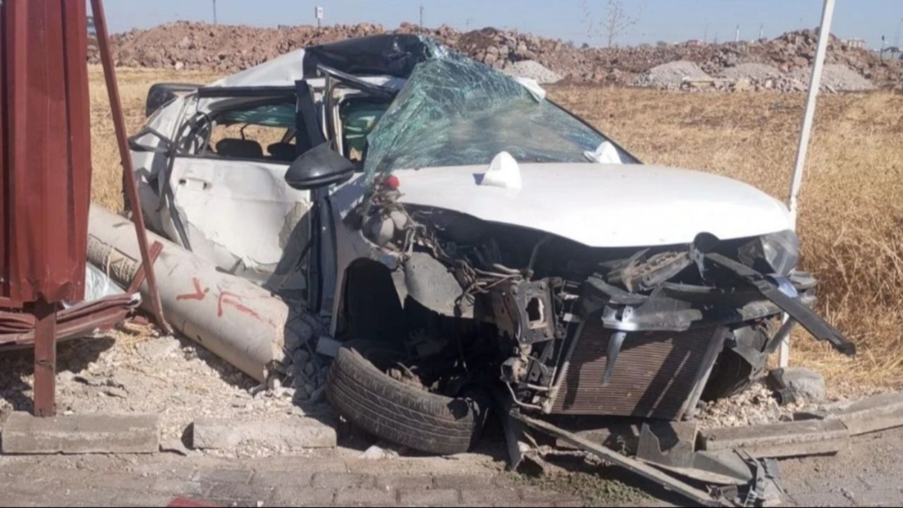 Ehliyetsiz çocuk sürücü kavşakta belediye otobüsüne çarptı! 13 yaşındaki kuzeni can verdi