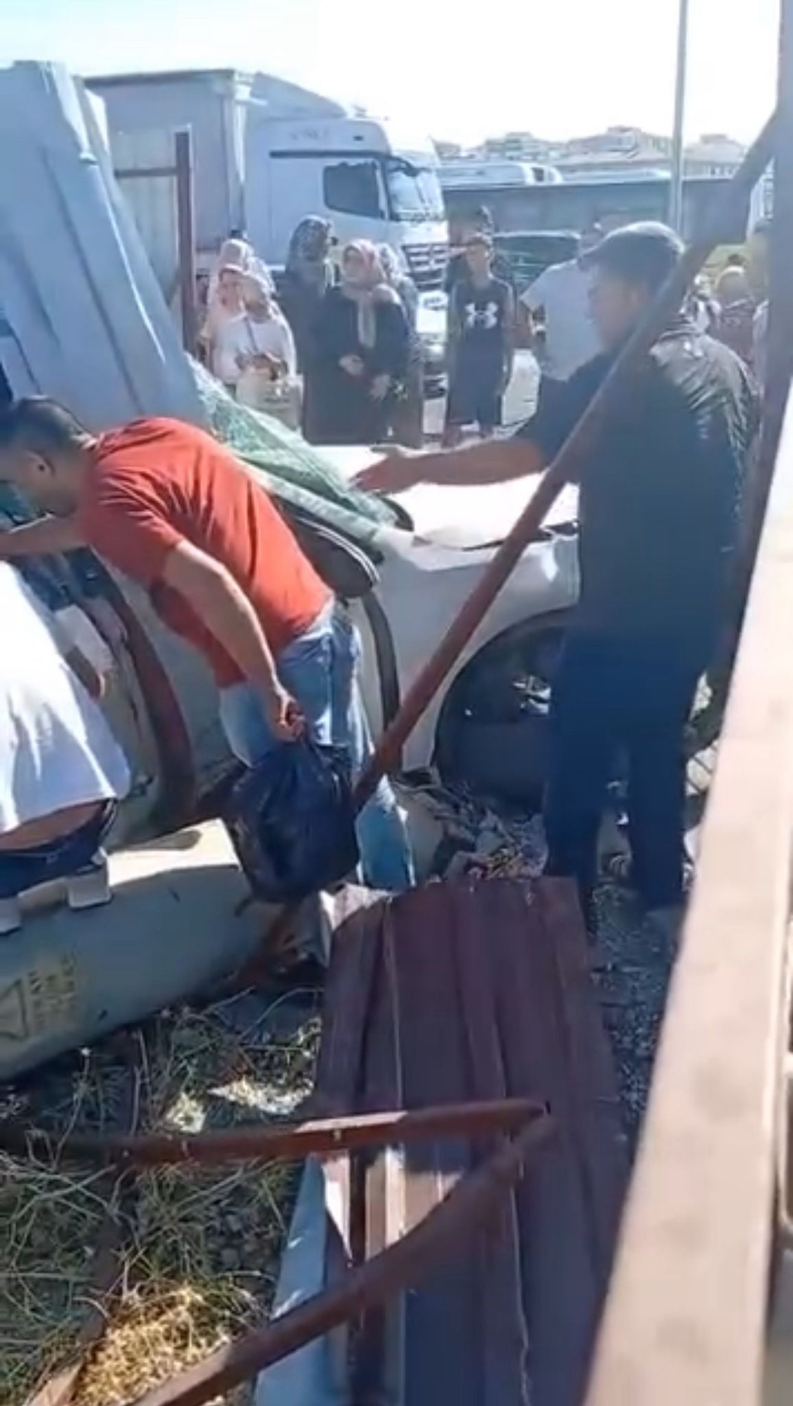 Ehliyetsiz çocuk sürücü kavşakta belediye otobüsüne çarptı! 13 yaşındaki kuzeni can verdi - 1. Resim