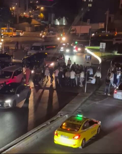 Esenyurt'ta düğün çıkışı meydan muharebesine döndü! O anlar kameralara yansıdı - 1. Resim