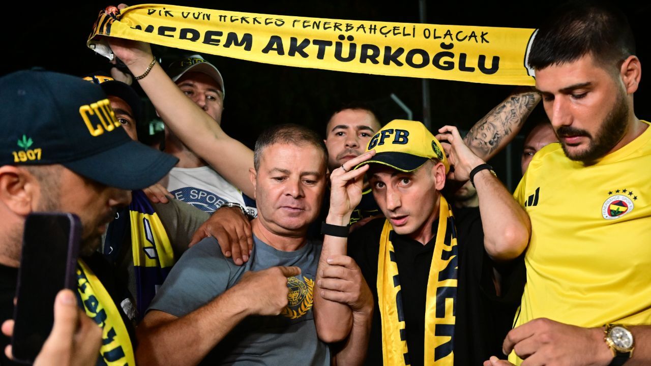 Kerem Aktürkoğlu Benfica'ya veda etti, sarı lacivertli formayı giydi Kerem Aktürkoğlu Benfica'ya veda etti, sarı lacivertli formayı giydi