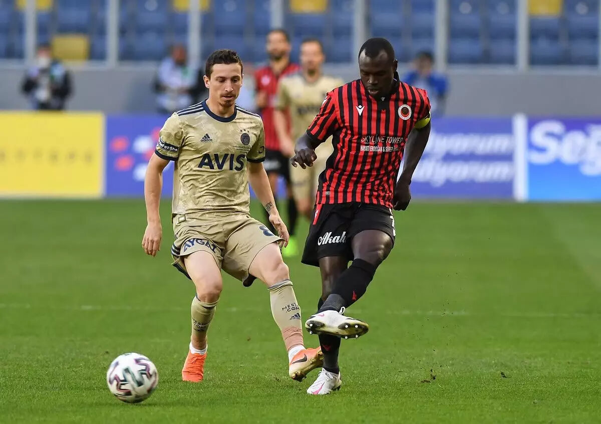 Gençlerbirliği-Fenerbahçe maç kadrosu belli oldu! Kimler eksik, Edson Alvarez ve Dorgeles Nene oynayacak mı? - 1. Resim