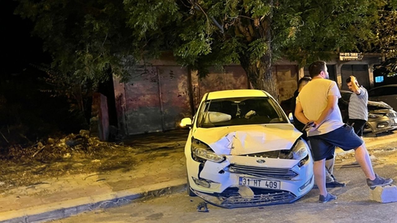 Hatay'da evlat terörü: Anne-babasını dövdü, yetmedi tanımadığı birini rehin aldı! Hatay'da evlat terörü: Anne-babasını dövdü, yetmedi tanımadığı birini rehin aldı!