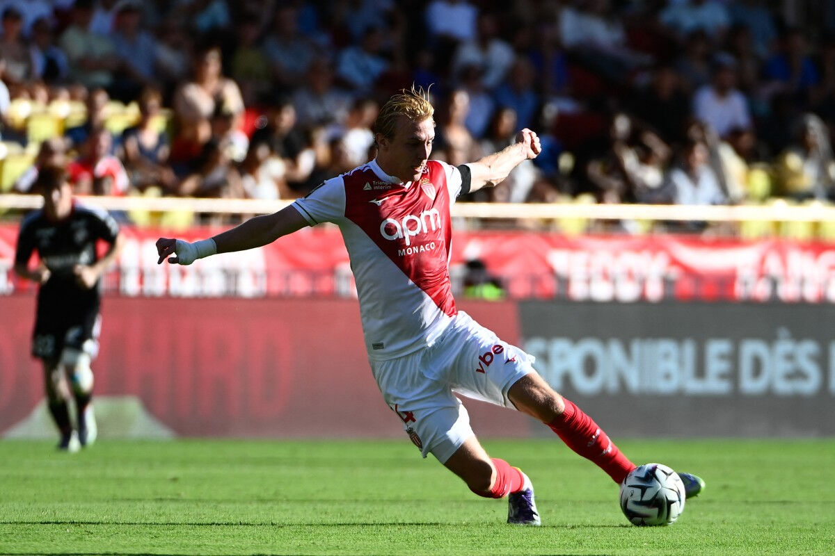 Liverpool, M.City, Aston Villa, Stuttgart... Rakipler ligde ne yaptı? - 3. Resim