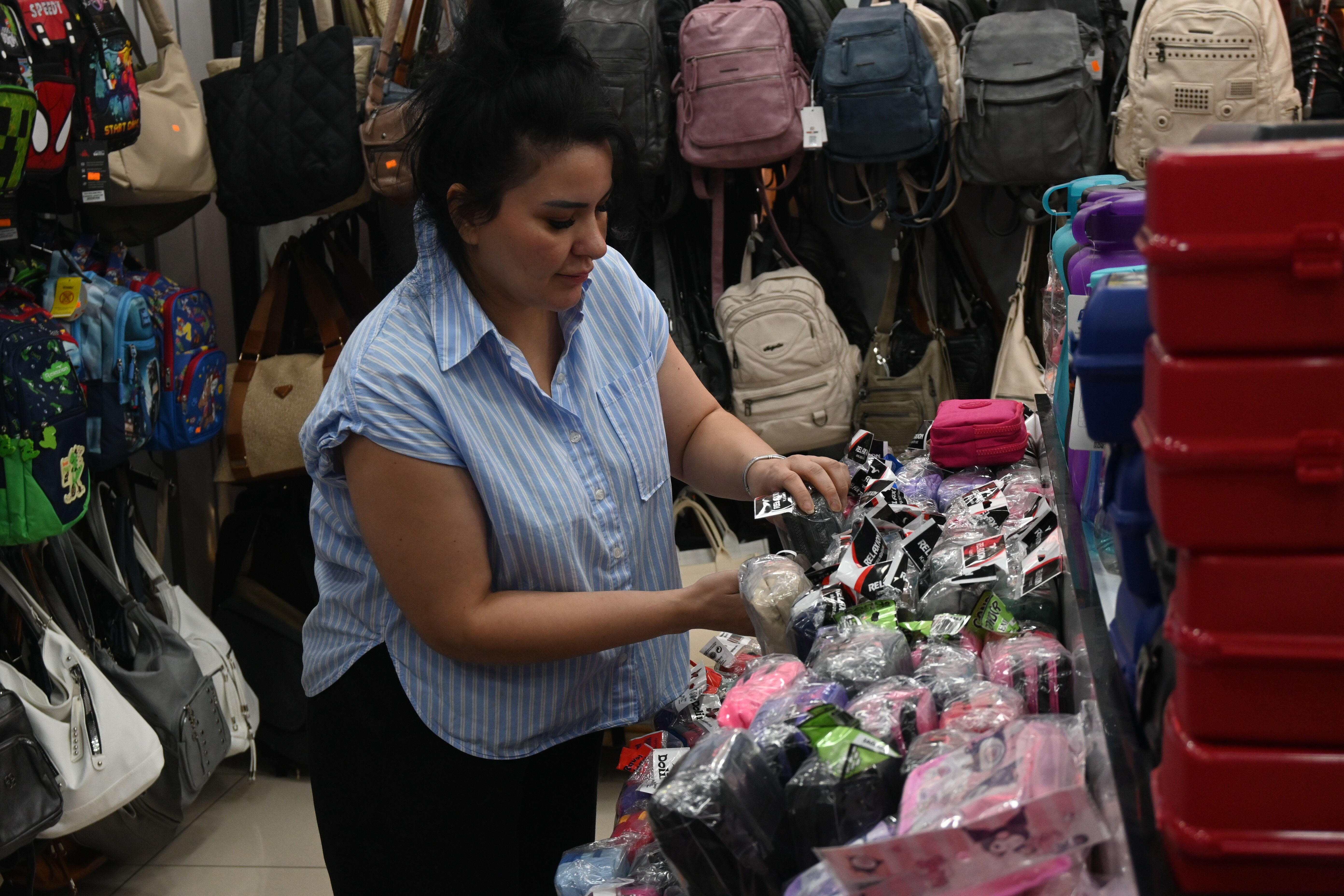 Okul sezonu açıldı, alışveriş beraberinde geldi! 250 TL'den 4 bin TL'ye kadar değişen fiyatlar dikkat çekti - 1. Resim