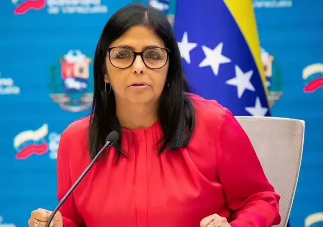 Savaş gemileri kapıda! Venezuela sert çıktı: Topraklarımızdan uçak durun - 1. Resim