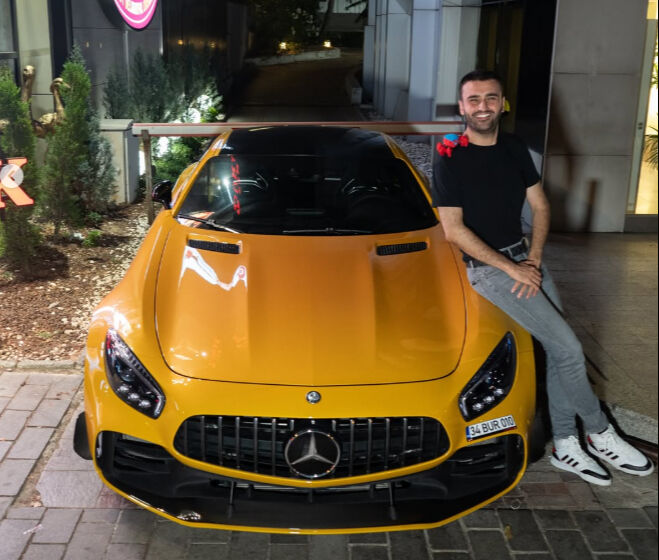 Aylık geliri çok konuşulmuştu! CZN Burak yeni arabasıyla gündem oldu: Fiyatı dudak uçuklattı - 2. Resim