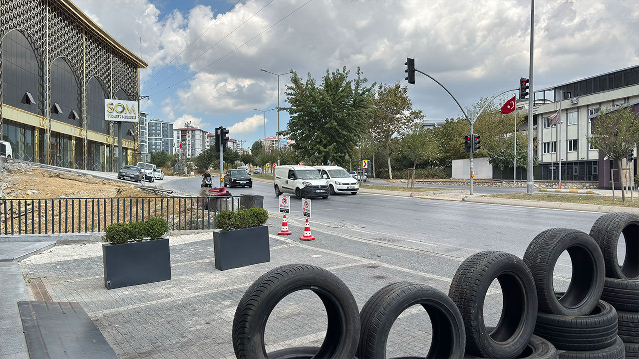 Başakşehir'de korku dolu anlar! Ezilmekten son saniyede kurtuldu - 2. Resim