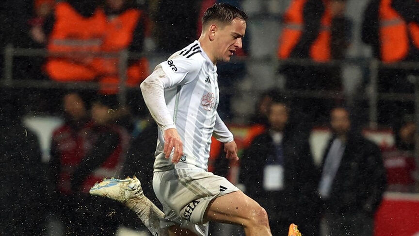 Beşiktaş'ta beklenen ayrılık resmileşti: Acun Ilıcalı'nın takımına gitti - 2. Resim