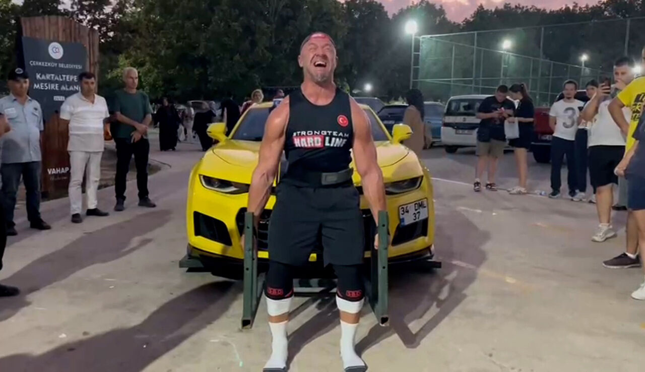 Bu sporu Türkiye'ye yaymak istiyorlar! 160 kiloyla ısındılar, 1 ton 700 kilogramlık aracı kaldırdılar - 3. Resim