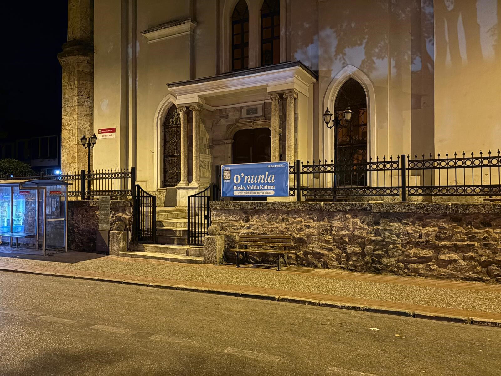 Bursa'daki 'Kim O?' afişinin sırrı çözüldü! Sanılandan farklı çıktı - 2. Resim