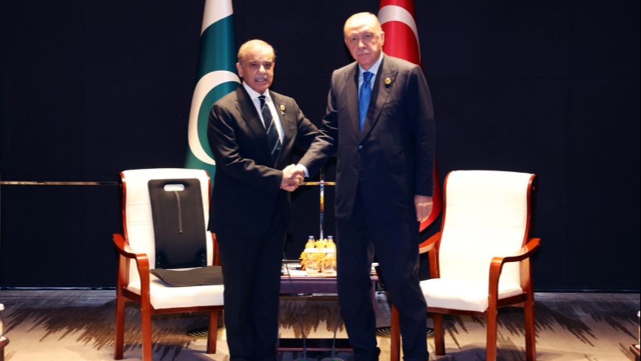 Dünyanın gözü Çin'deki kritik zirvede! Cumhurbaşkanı Erdoğan, Mesud Pezeşkiyan ve Şahbaz Şerif ile bir araya geldi Dünyanın gözü Çin'deki kritik zirvede! Cumhurbaşkanı Erdoğan, Mesud Pezeşkiyan ve Şahbaz Şerif ile bir araya geldi