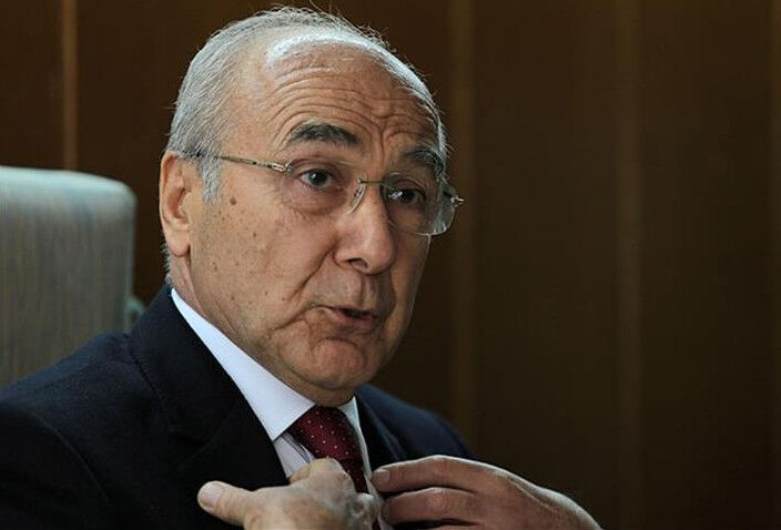 Eski belediye başkanı uçakta fenalaştı! Acil iniş yaptılar - 1. Resim