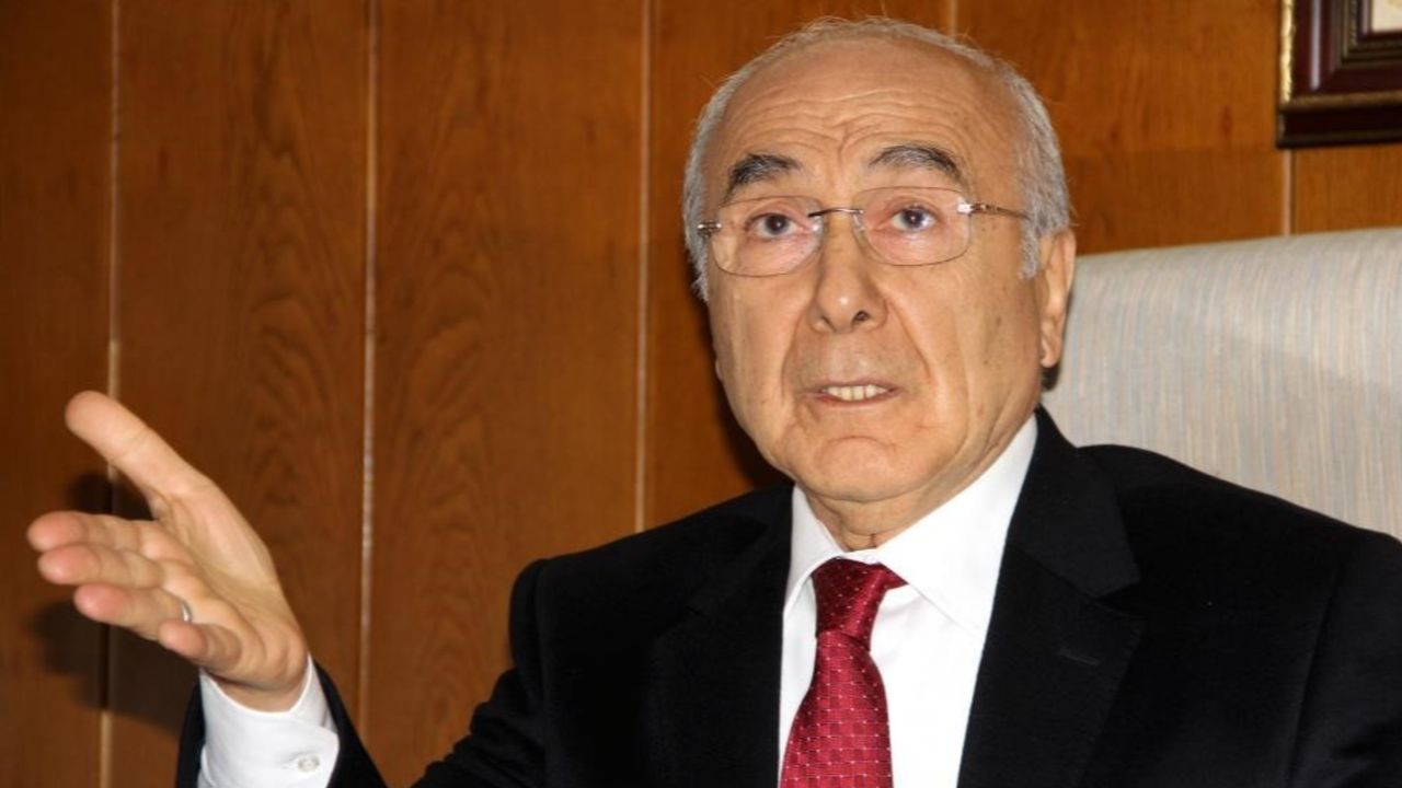 Eski belediye başkanı uçakta fenalaştı! Acil iniş yaptılar Eski belediye başkanı uçakta fenalaştı! Acil iniş yaptılar