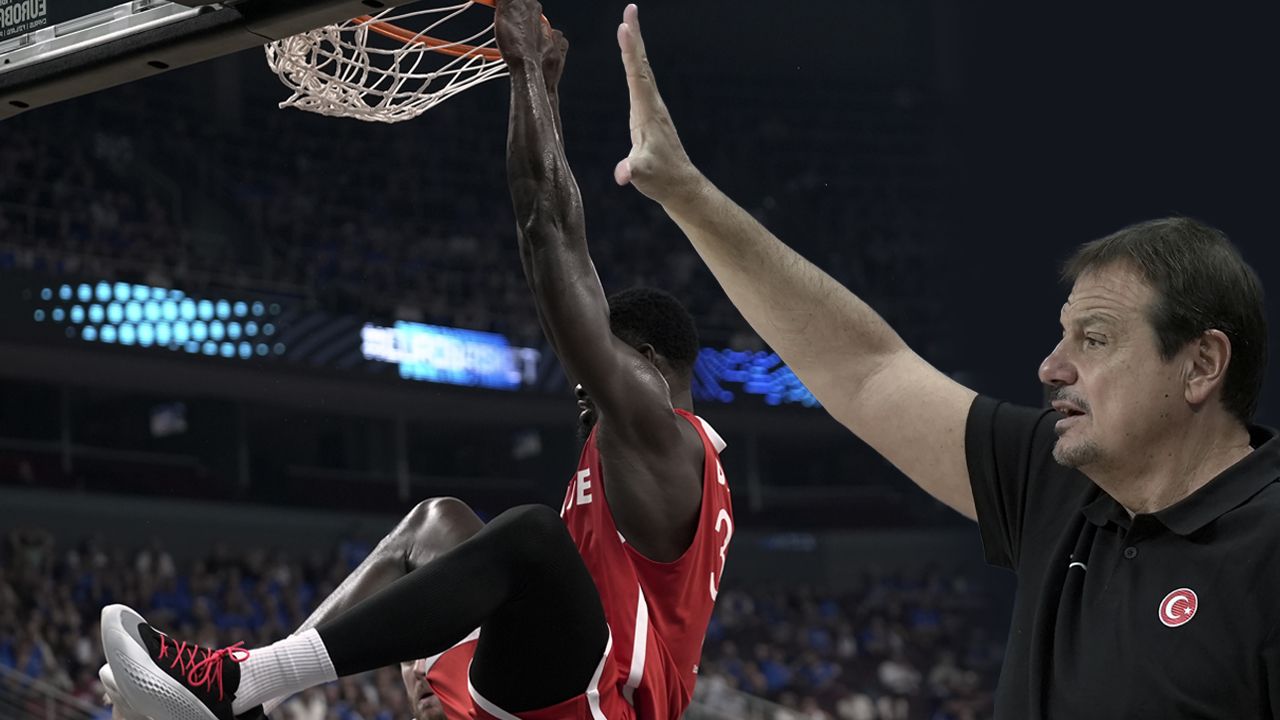Eurobasket 2025'te 4'te 4 geldi! 12 Dev Adam farklı kazandı: Liderlik için son engel Sırbistan Eurobasket 2025'te 4'te 4 geldi! 12 Dev Adam farklı kazandı: Liderlik için son engel Sırbistan