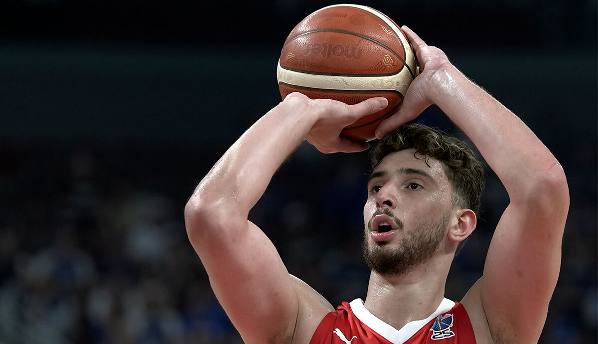 Eurobasket 2025'te 4'te 4 geldi! 12 Dev Adam farklı kazandı: Liderlik için son engel Sırbistan Eurobasket 2025'te 4'te 4 geldi! 12 Dev Adam farklı kazandı: Liderlik için son engel Sırbistan - 2. Resim