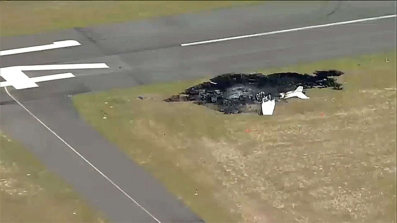 İki uçak havada çarpıştı! Ölü ve yaralılar var - 1. Resim